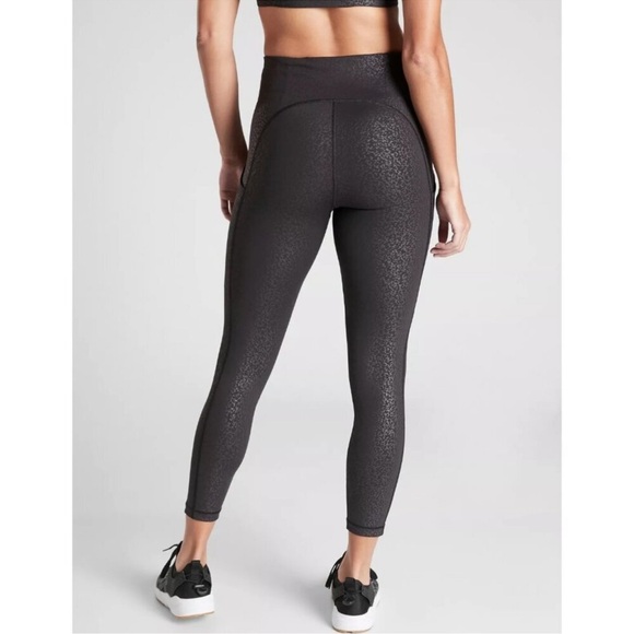 ATHLETA Ultimate Stash Leggings Size Small Black Embossed 7/8 Tight With Pockets - Picture 11 of 11
